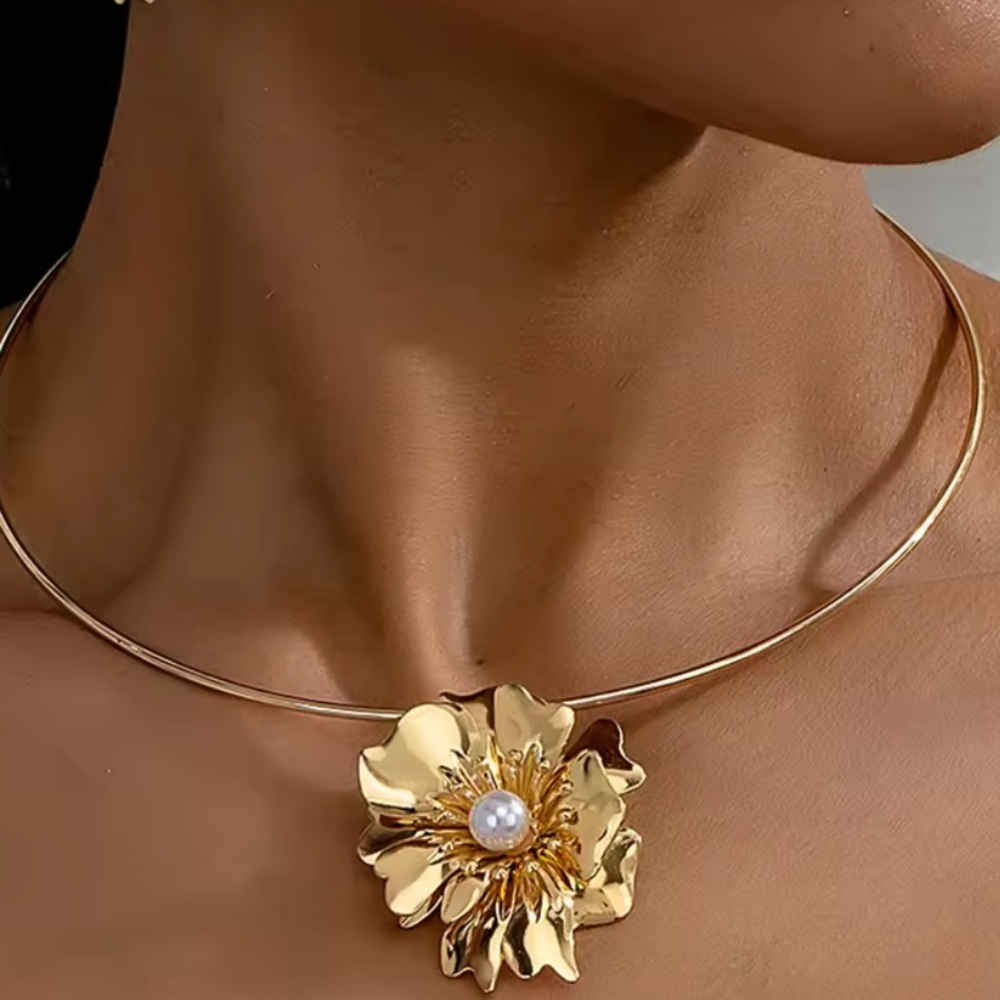 Zara Lux Unique Adjustaby Gold Flower Necklace